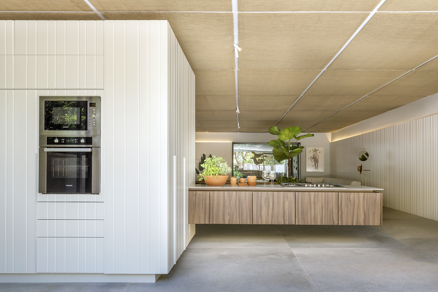 LIVING GOURMET KITCHEN HOUSE & TEKTONS / STUDIO GONTIJO