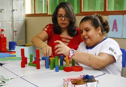 Mais do que ofertar o conteúdo formal, escolas devem promover a convivência com a diversidade