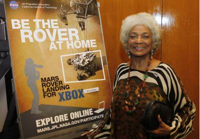  Nichelle Nichols, 'Tenente Uhura' de 'Star Trek', morre aos 89 anos 