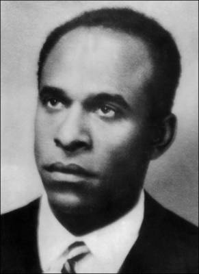 (FILES) This file photo taken in the 1950s shows psychiatrist and revolutionnary Frantz Fanon.  Raphael Confiant wrote an invented autobiography on Fanon, an emblematic figure in the struggle against colonial oppression.  / AFP / STF