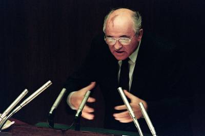 Advogado conta como foi encontro de 10 horas com Gorbachev em Miami