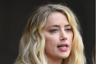 Perfil de Amber Heard é excluído do Twitter após Musk comprar a rede social