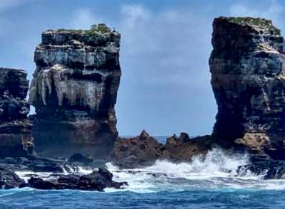 Embarcação que transportava diesel naufraga nas ilhas de Galápagos