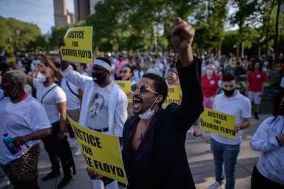 Mudanças políticas e protestos contra racismo reduzem preconceito nos EUA