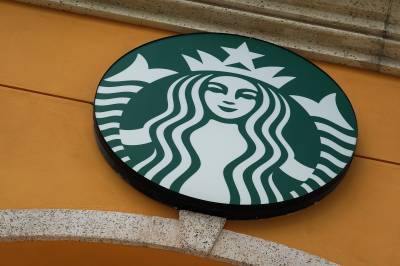 Starbucks lucra mais que o esperado e tem receita recorde