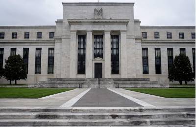 Fed mantém taxas de juros entre 5% e 5,25% ao ano, mas não sinaliza corte