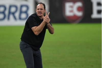 Rogério Ceni junta cacos da derrota para o Flamengo e fala em priorizar Copas