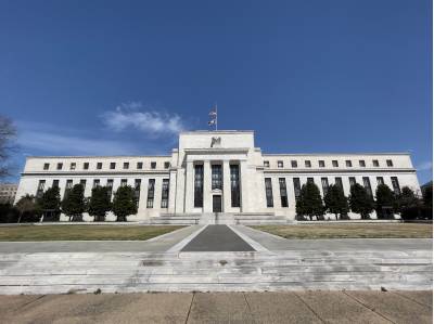 Fed reduz juros em 0,25 ponto percentual, para 4,25% a 4,50% ao ano