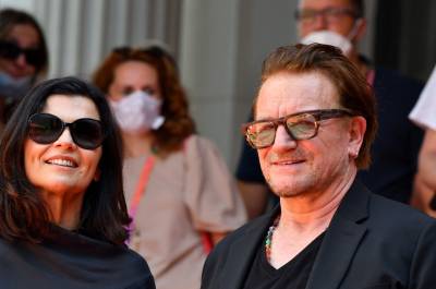 Bono Vox diz ter vergonha de algumas músicas do U2 e do nome da banda