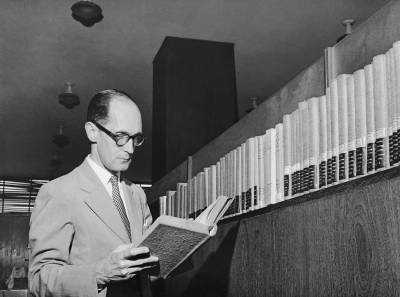 Livros de Carlos Drummond de Andrade ganham novas edições