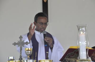 Arquidiocese de Brasília se pronuncia após afastamento de padre exorcista