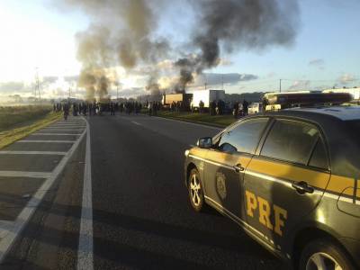 Advogados públicos cobram AGU por ações contra bloqueios de rodovias