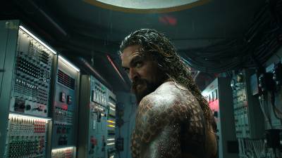 Jason Momoa posta foto com  Ben Affleck em set de 'Aquaman 2'