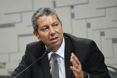 Economista critica forma apressada com que o Congresso vem aprovando emendas