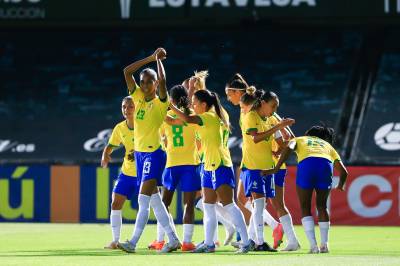 A Copa começa em Brasília: apresentação, amistoso e viagem para Oceania