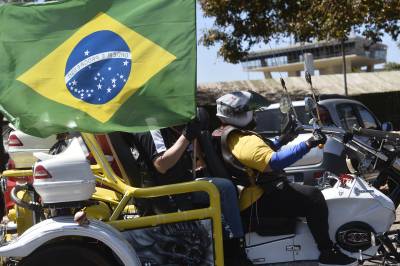 TRE-RS decide que bandeira do Brasil não é objeto partidário